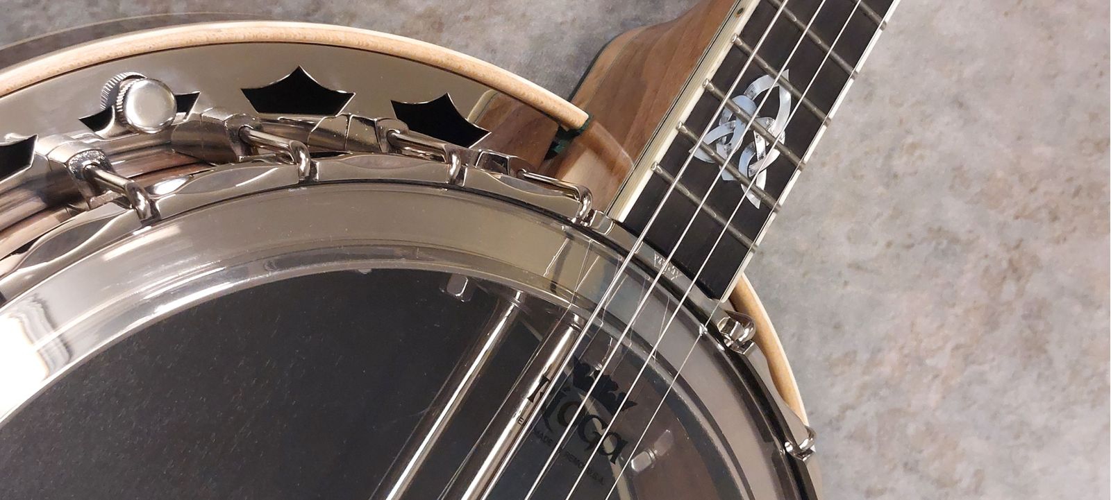 Rioga Deluxe Irish tenor banjo with burl walnut resonator, 5 piece walnut and maple neck, cast tone ring made in Ayrshire